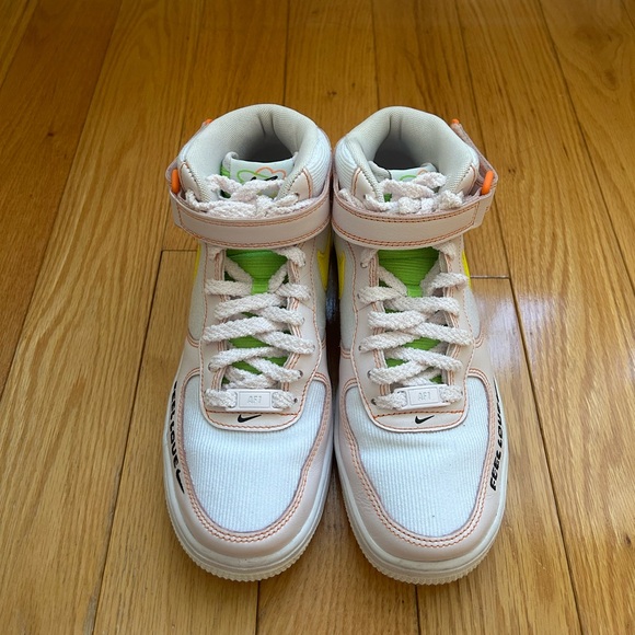 Womens Nike Dunk Hightop Sneakers - Picture 3 of 4